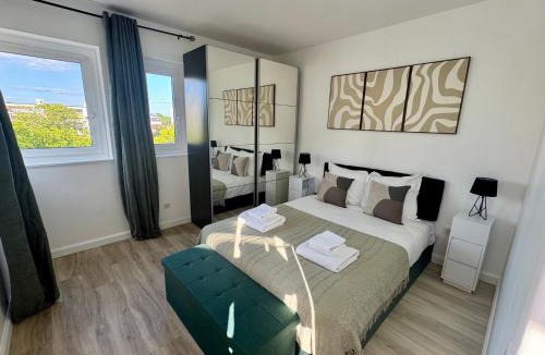 Chevilly-Larue Apartment | Bright and Spacious 4BR family apt I 10 min to metro, 15 minutes to Orly Airport