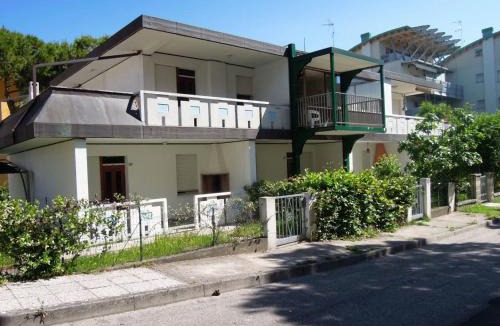 Bibione Lido dei Pini Apartment | Bright apartment with garden