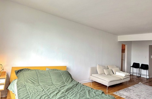 Kensington Apartment | Bright Brooklyn Studio: Your Escape in the City