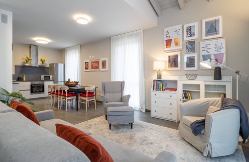 Cressa Ski Chalet | Bright Contemporary Villa with Private Garden next to Bogogno Golf Club
