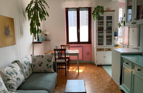 Centro Direzionale Apartment | Bright Pop Flat Isola Central Station Hub