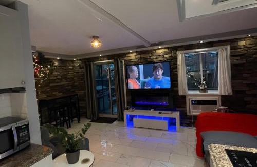 Georgetown Apartment | Brooklyn Luxury Spring Retreat with Private Outdoor Space