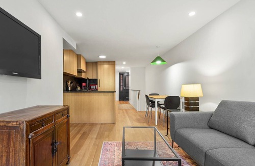 Carroll Gardens Apartment | Brownstone Brooklyn floor-through gem (garden level)