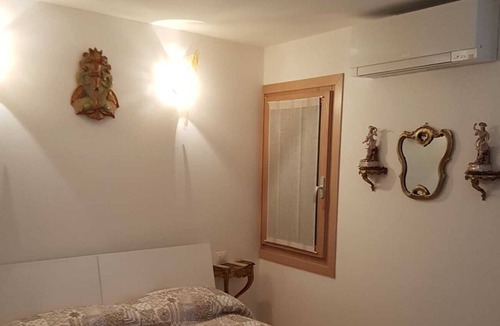 Lorenzaga Apartment | BURANO Charming house