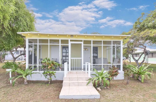 George Town Cottage | Buttercup Family Cottage beautiful beach, great snorkeling spot across the road