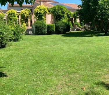 Sandra Bed & Breakfast | Ca' Bert Villa dei Glicini B&B