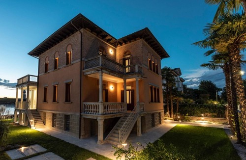 Santa Maria in Stelle Apartment | Ca’ delle Contesse Luxe Waterfront Liberty Villa