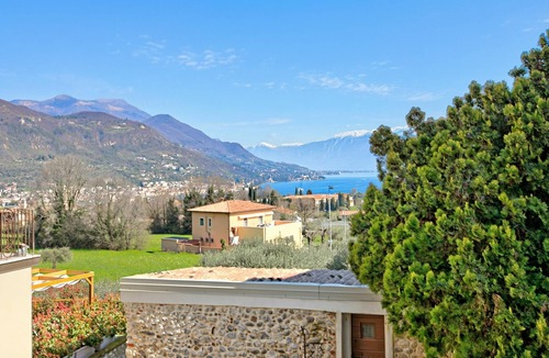 Cunettone-villa Apartment | Caffè Priscilla House parking & lakeview, Salò, Italy