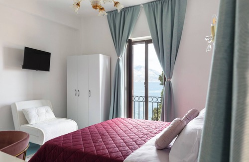 Gaeta Apartment | Camera matrimoniale con terrazza e vista mare