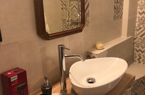 Castellero House | Camera Orchidea con Bagno privato