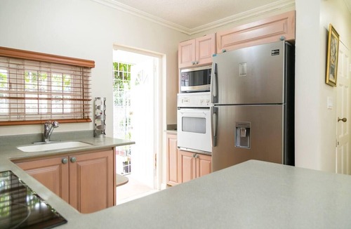 Kingston House | Captivating 2-Bed Town-House in Kingston