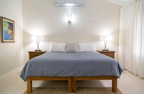 Kingston House | Captivating 2-Bed Town-House in Kingston