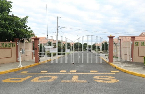Caribbean Estates House | Caribbean estates delex Two Bedroom villa 4bathroom 10 mins to the beach.nn