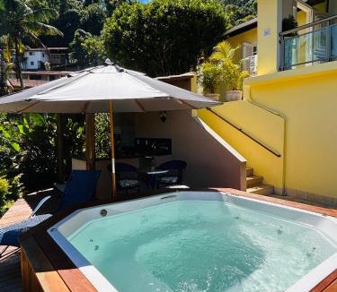 Praia do Jardim Bed & Breakfast | Casa Amarela