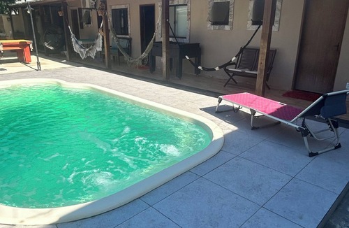 Rasa House | Casa com 3 Suites e com Cozinha e Quintal com Churrasqueira e Piscina
