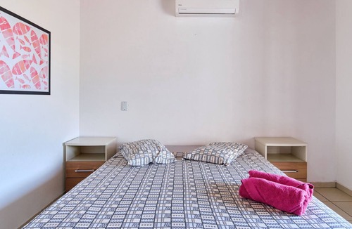 Jabaquara House | Casa Cravo e Canela com 3 Quartos, ar e Piscina