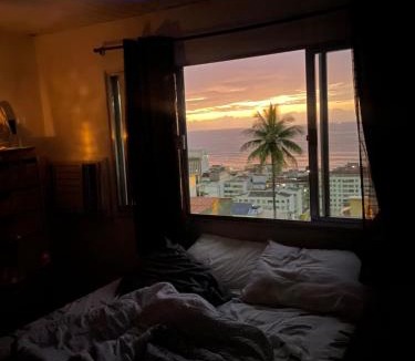 Leme Apartment | Casa de praia no Leme vista para o mar no morro Babilônia