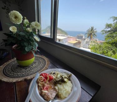 Leme Apartment | Casa de praia no Leme vista para o mar no morro Babilônia