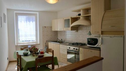 Baselga di Pine Apartment | Casa Lucia vista piazzetta Tressilla