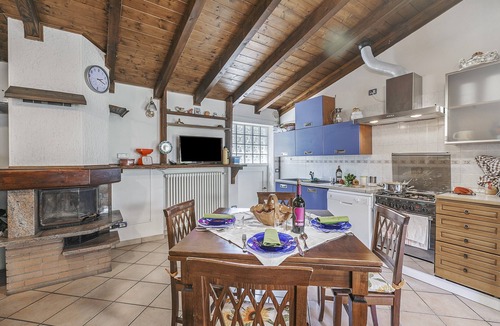 Dormelletto Apartment | Casa Rolè, Lake Maggiore Patio House w/BBQ, Dormelleto, Italy