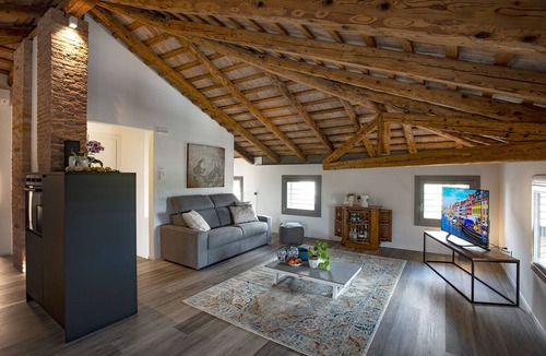 Crocetta del Montello Apartment | CASA VACANZA IL RE DELLA CANTINA "MANSARDA MARCELLA"