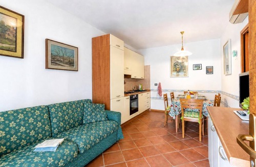 Colà Di Lazise House | Casa Zini- Garden Flat with Shared Pool, Colà di Lazise, Italy