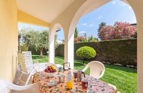 Colà Di Lazise House | Casa Zini- Garden Flat with Shared Pool, Colà di Lazise, Italy