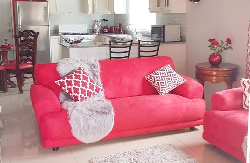 Kingston House | Caymanas Adrians holiday apartments