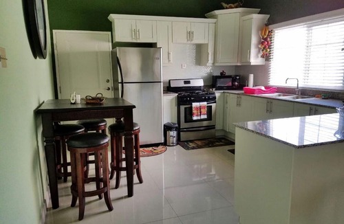 Kingston House | Caymanas Estates Villa Bnb!