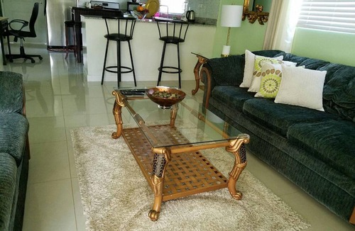 Kingston House | Caymanas Estates Villa Bnb!