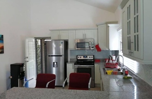 Kingston House | Caymanas Sea Breeze