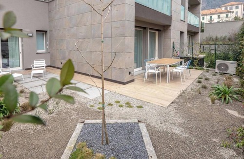 Como Apartment | Central 2BR Apartment – Private Parking – Long Term Welcome