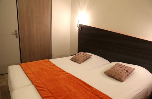 Chevilly-Larue Hotel | Central Apartment w/Kitchenette: Near Tramway for Easy Commute