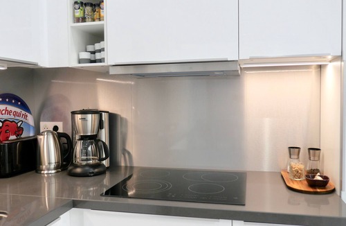 Porte-Saint-Martin Apartment | CENTRAL = BEAUTIFUL Area ; MODERN BRIGHT Apartment