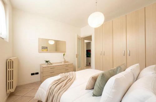 Iseo Apartment | Central Duplex in Iseo - 2 Bedrooms - Private Parking & WiFi