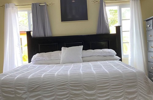 Runaway Bay Apartment | Central located apartment. Beach, pool and parking access. Pet friendly