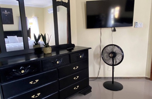 Runaway Bay Apartment | Central located apartment. Beach, pool and parking access. Pet friendly