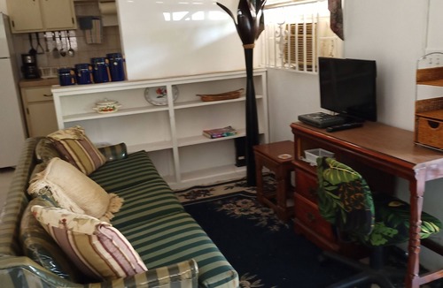 Nassau Apartment | Centrally-Located, Comfortable & Secure Hide-Away