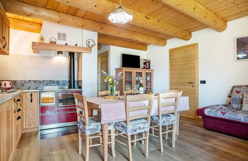 Palu del Fersina Ski Chalet | Chalet 'Baita Naibiz' with Mountain Views, Private Terrace and Wi-Fi