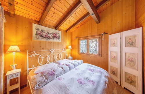 Forno di Zoldo Ski Chalet | Chalet 'Orserose I Fer Da Stir' with Mountain View, Shared Terrace and Wi-Fi