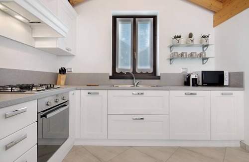 Valtellina House | Chalet Rustico Borgo Vico: Lake View, Terrace, Parking – Cyclists Welcome!