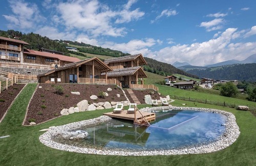 Spinga Apartment | Chalet Sunrise with Mountain Views, Sauna, Hot Tub and Wi-Fi