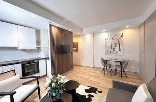 8th Arrondissement Apartment | Champs-Elysees - Deluxe apartment with elevator