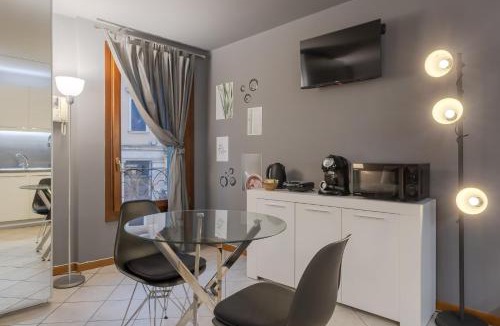 Vicenza Apartment | Charme Studio - Parcheggio a 20 Mt - 5 min dalla Fiera di Vicenza