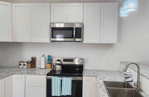 Rokers Point Condo | Charming 1-bedroom Beachfront condo in serene Steventon