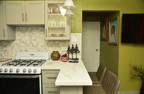 Westward Villas Subdivision Cottage | Charming 1-bedroom cottage in delightful Cable Beach Nassau with WiFi, AC,