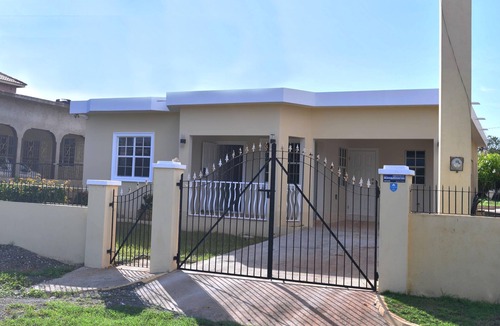 Hellshire House | Charming 1-bedroom house in superb Hellshire with WiFi, AC