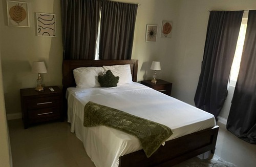New Kingston House | Charming 1-bedroom house with WiFi, AC in lovely Kingston
