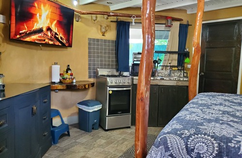 Runaway Bay Cottage | Charming 1-BR cottage w/WiFi and AC w/pool and beach access in Runaway Bay