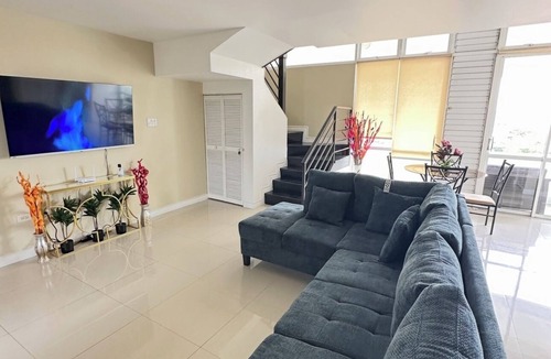 New Kingston Apartment | Charming 2-bedroom apartment with WiFi and AC in St Andrews Parish